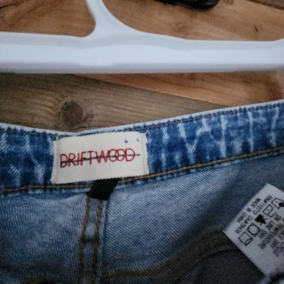 DRIFTWOOD Gizelle Light Blue Denim Floral Embroidered Jean NWOT Size 32 - Picture 3 of 5